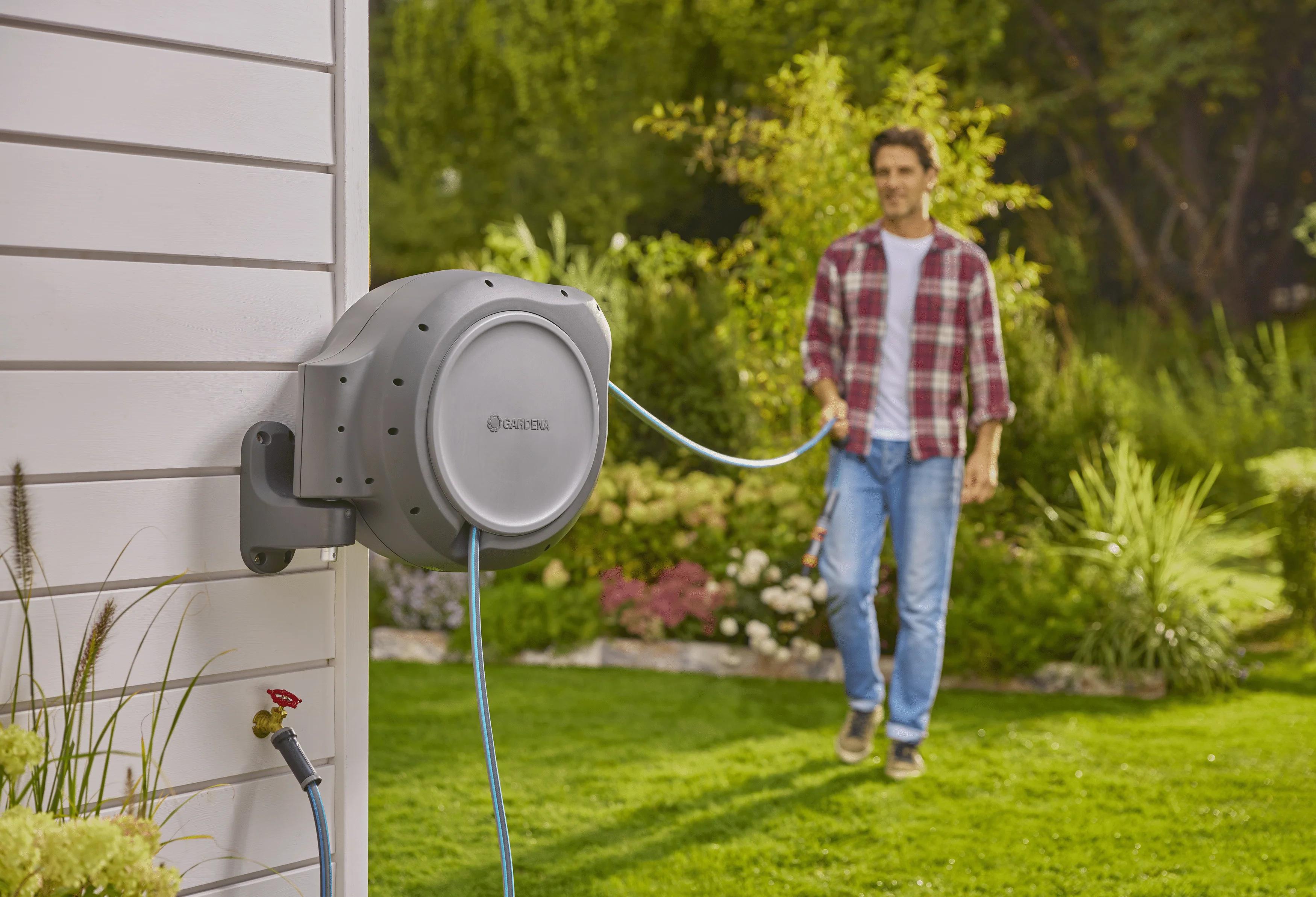 Retractable Hose Reel RollUp 50 ft. Auto retracting & ready-to-use - Image 8